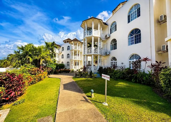 Stunning Gated In Apartamento